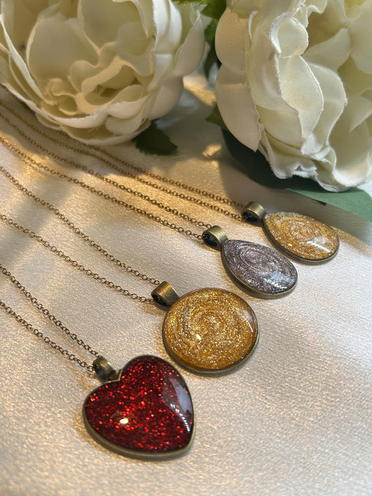 Dress jewellery Resin sparkle necklace